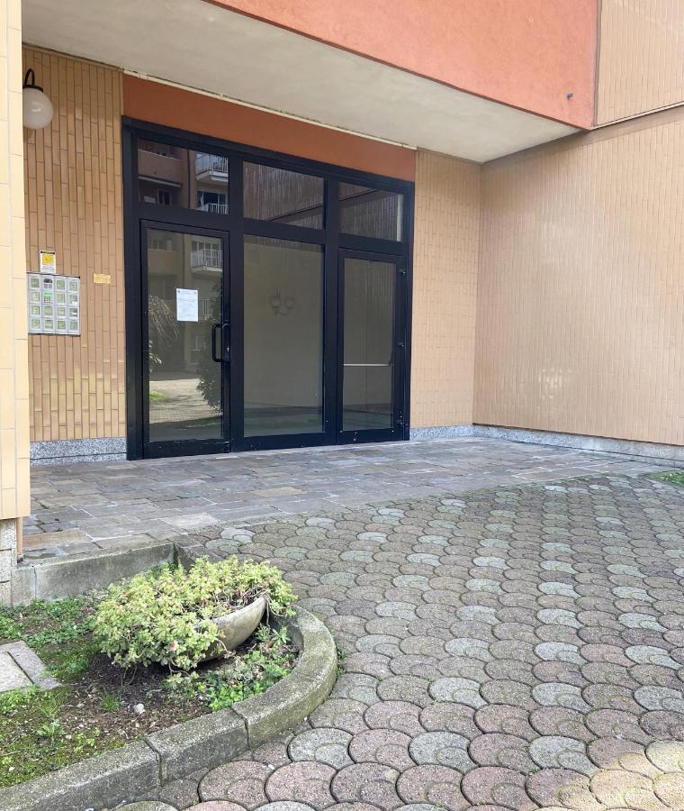 Casa Di Laura Mono E Bilo Di Fronte Ospedale San Raffaele Lägenhet Segrate Exteriör bild