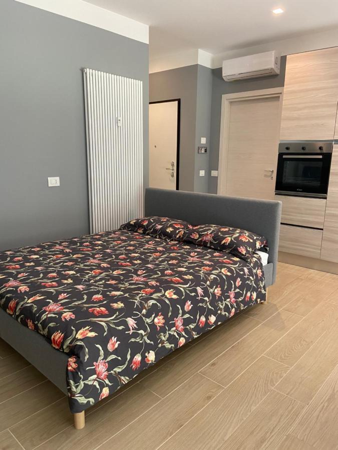 Casa Di Laura Mono E Bilo Di Fronte Ospedale San Raffaele Lägenhet Segrate Exteriör bild